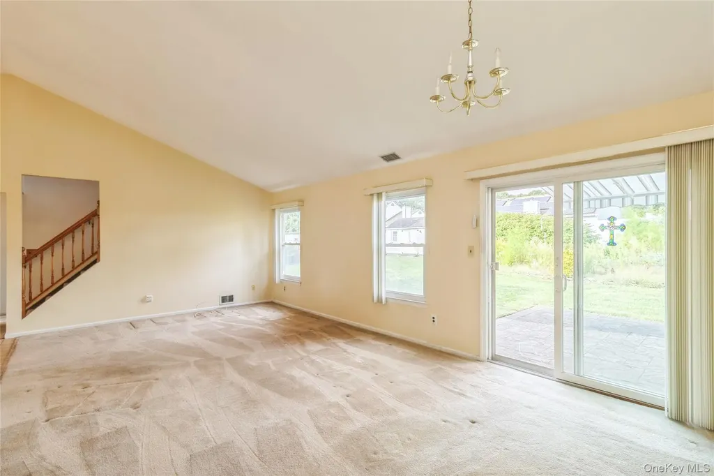 10 Royal Drive Coram NY 11727