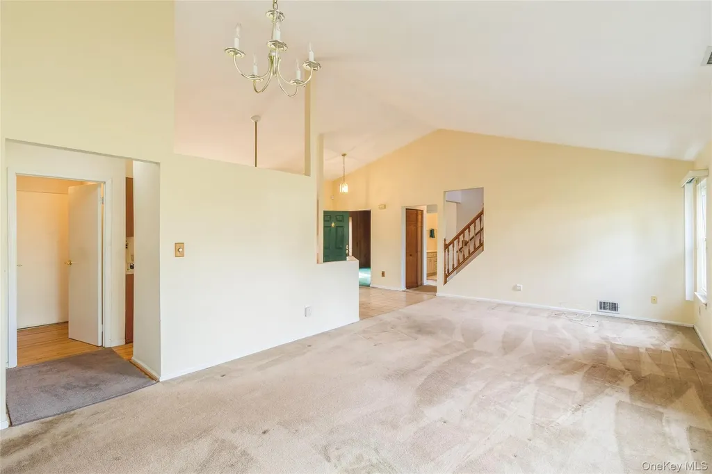 10 Royal Drive Coram NY 11727