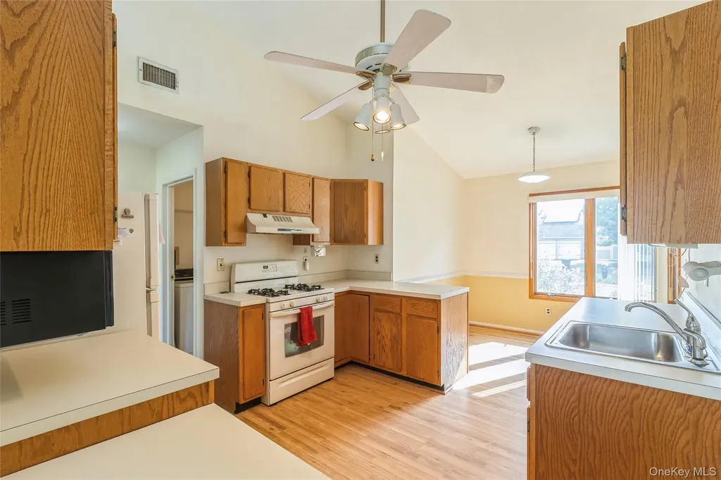 10 Royal Drive Coram NY 11727