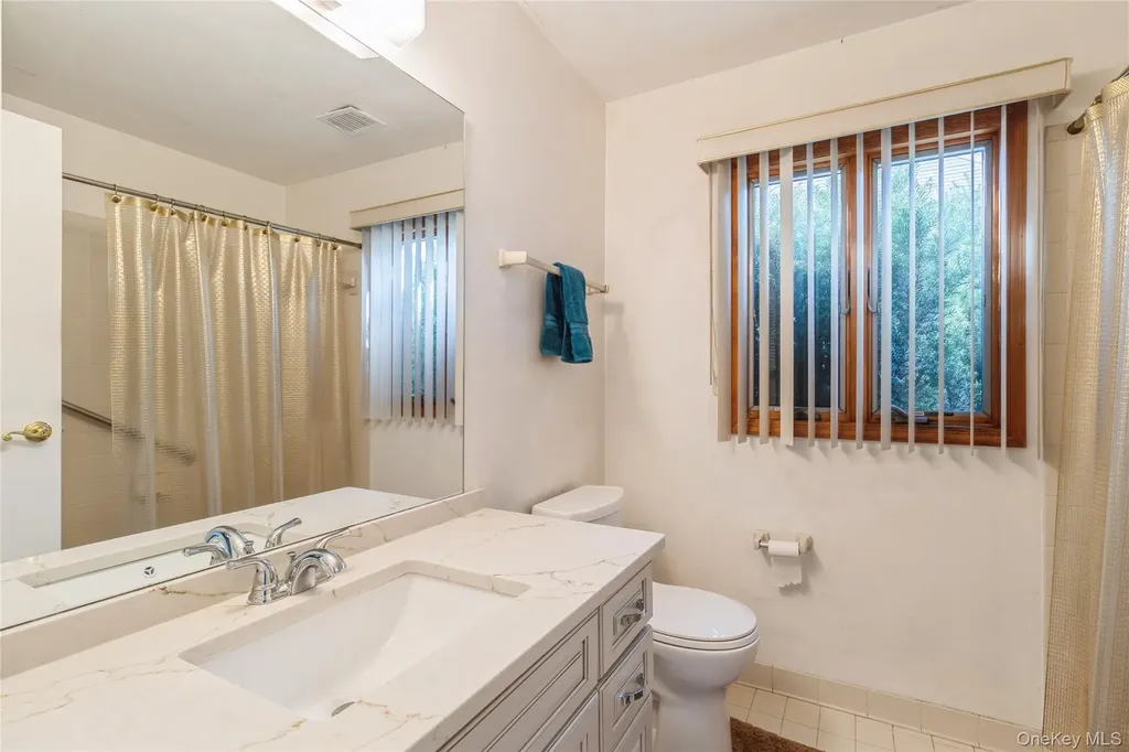 10 Royal Drive Coram NY 11727