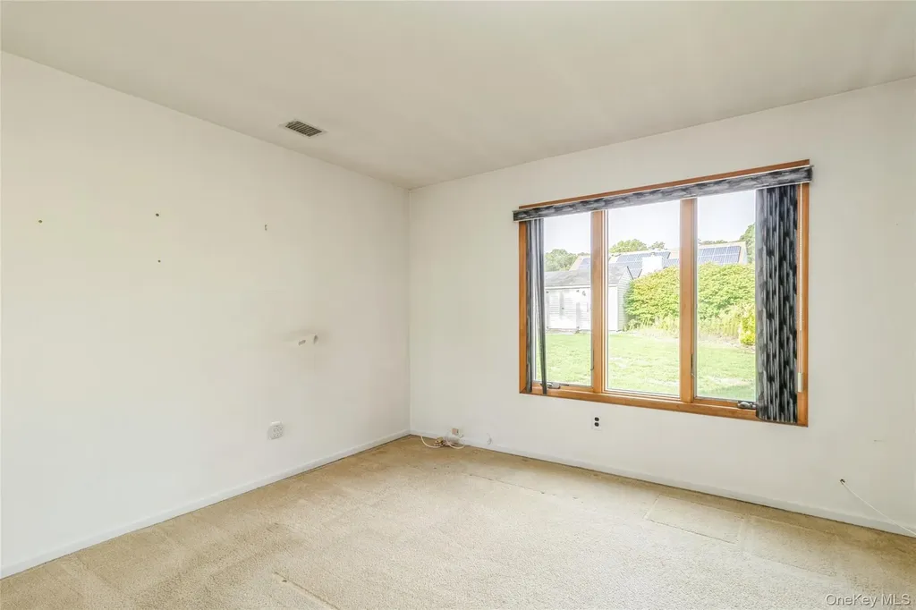 10 Royal Drive Coram NY 11727