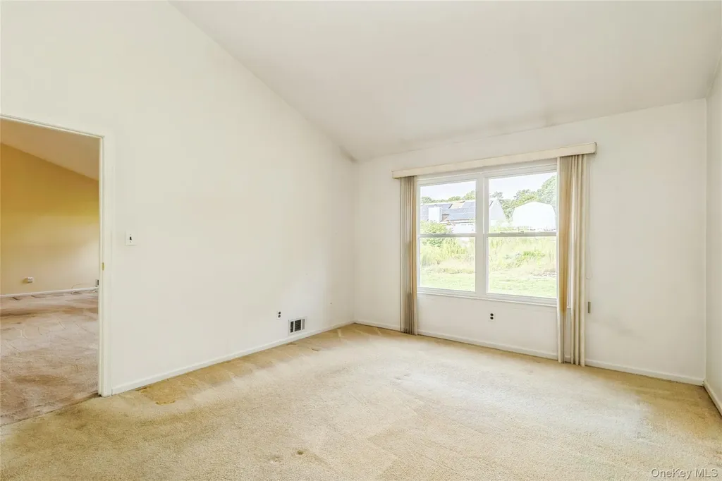 10 Royal Drive Coram NY 11727