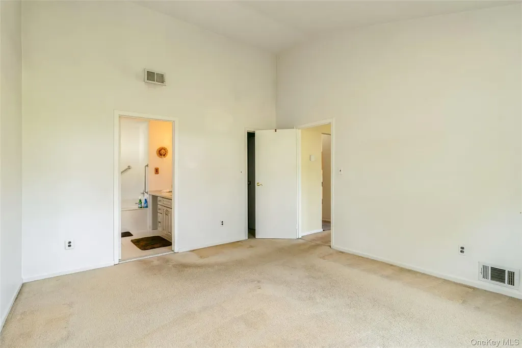 10 Royal Drive Coram NY 11727