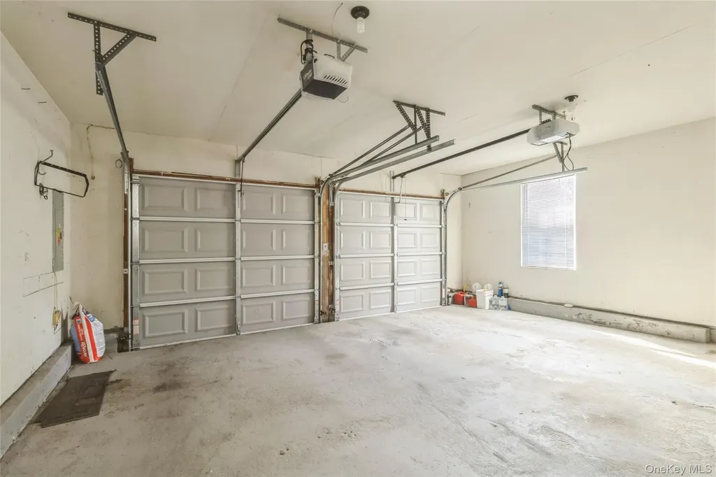 10 Royal Drive Coram NY 11727