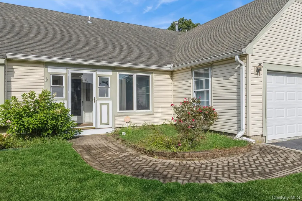10 Royal Drive Coram NY 11727