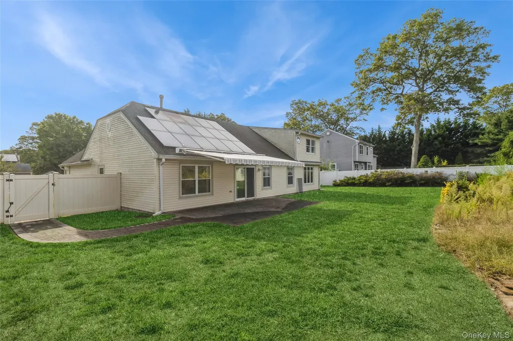 10 Royal Drive Coram NY 11727