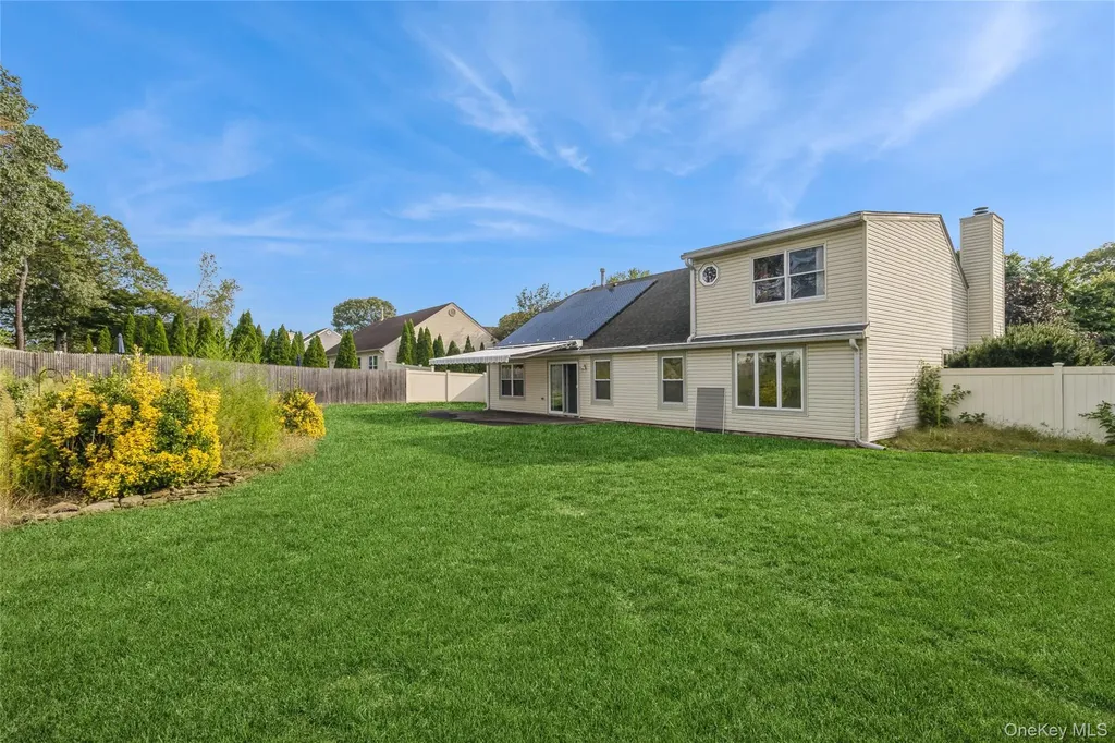 10 Royal Drive Coram NY 11727
