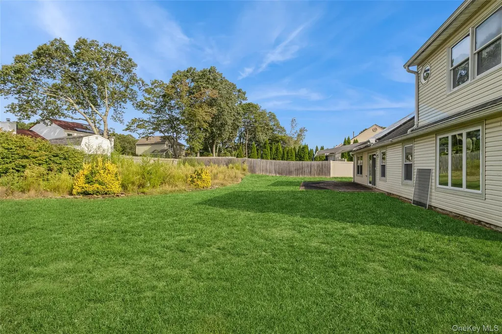 10 Royal Drive Coram NY 11727
