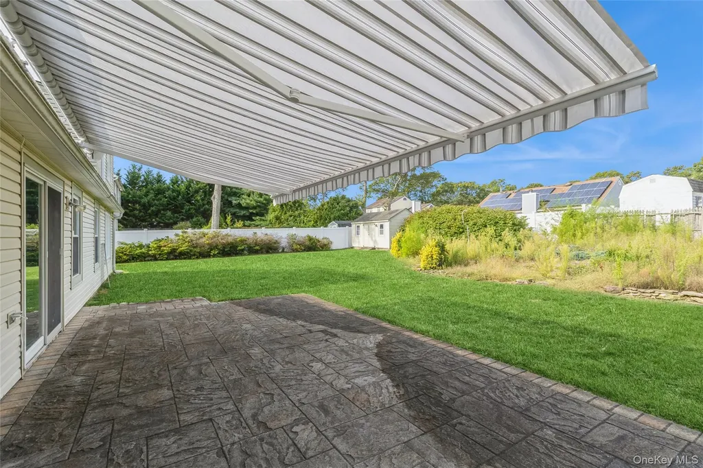 10 Royal Drive Coram NY 11727