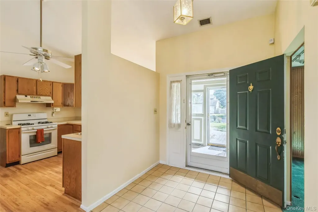 10 Royal Drive Coram NY 11727