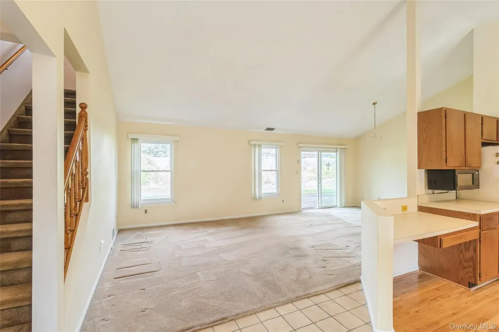 10 Royal Drive Coram NY 11727