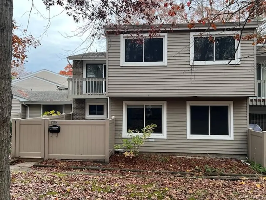 228 Springmeadow Drive Holbrook NY 11741