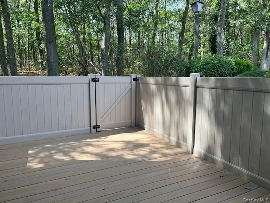 228 Springmeadow Drive Holbrook NY 11741
