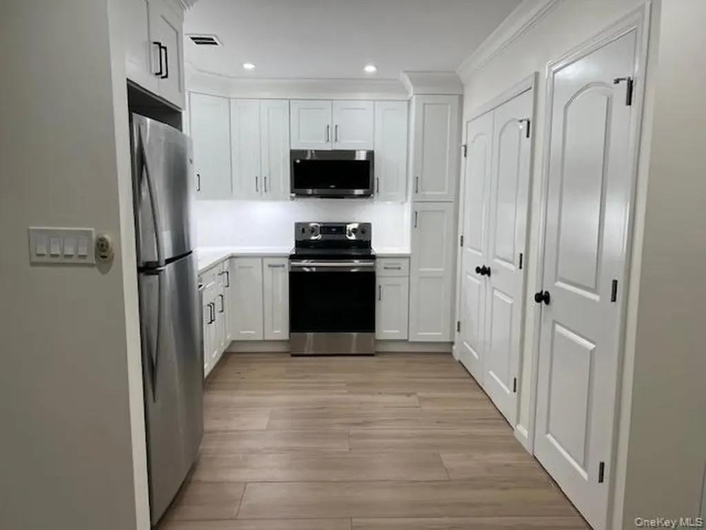 228 Springmeadow Drive Holbrook NY 11741