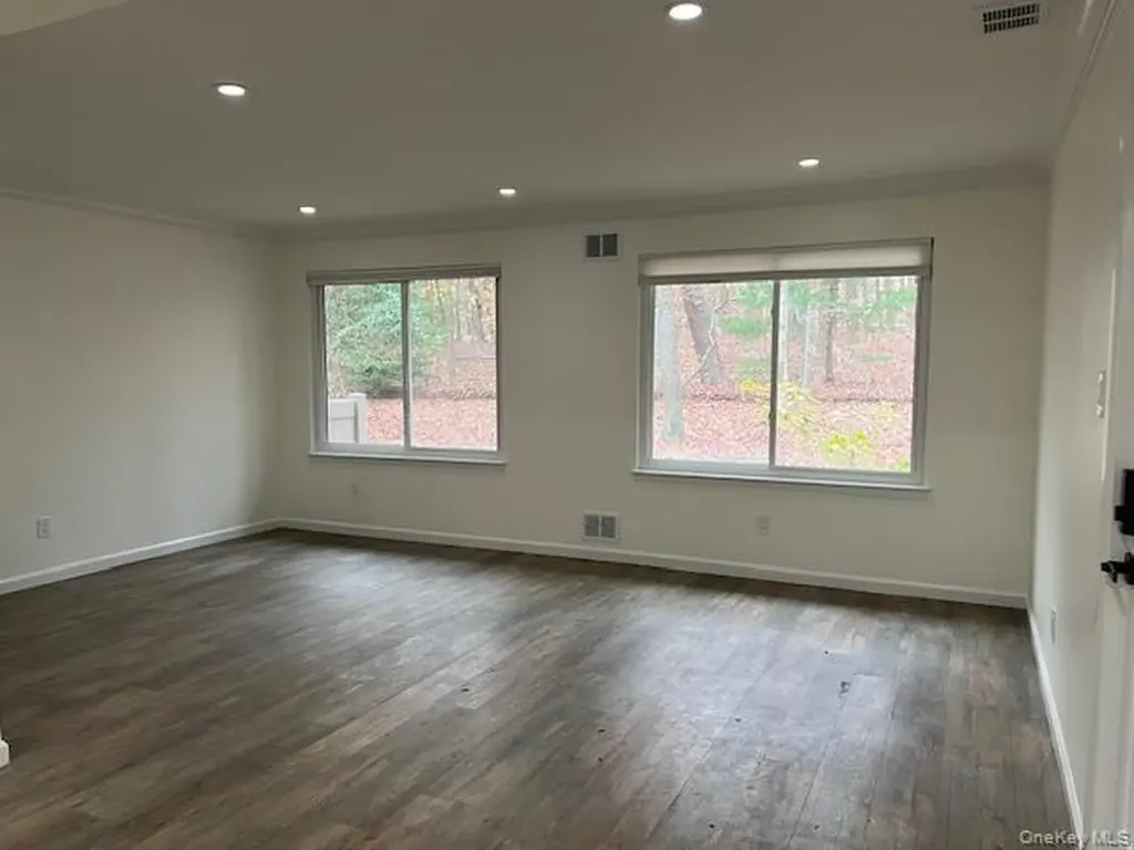 228 Springmeadow Drive Holbrook NY 11741