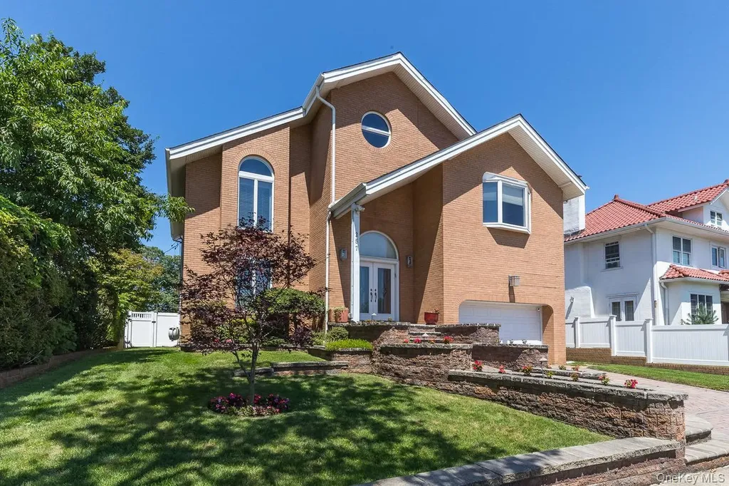 257 E Olive Street Long Beach NY 11561
