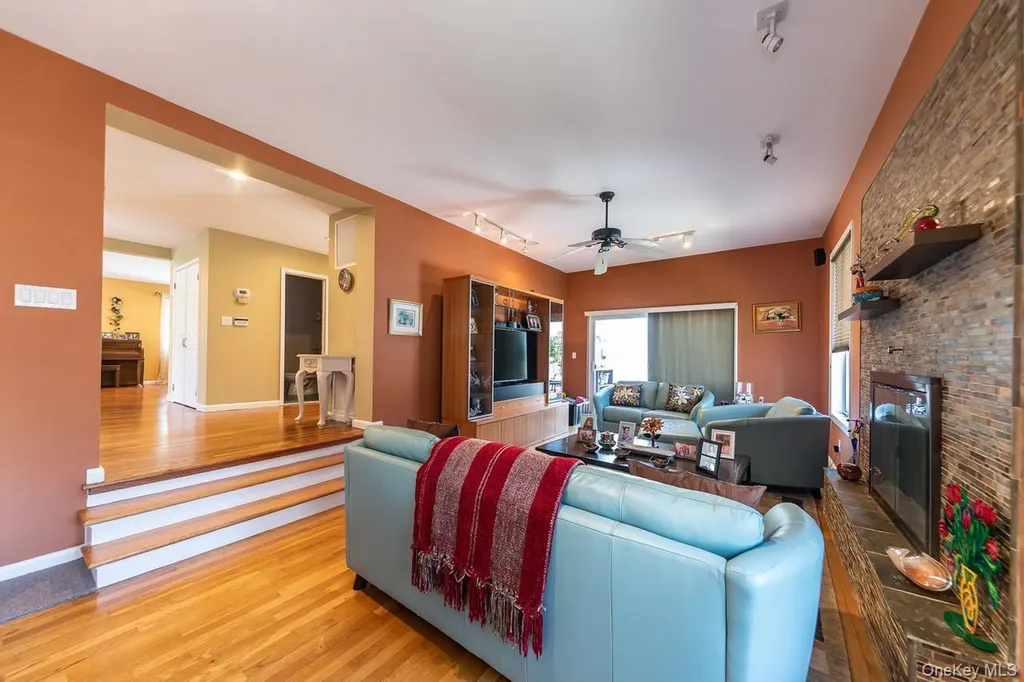 257 E Olive Street Long Beach NY 11561