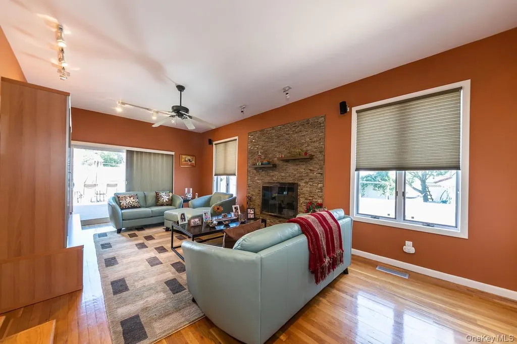257 E Olive Street Long Beach NY 11561
