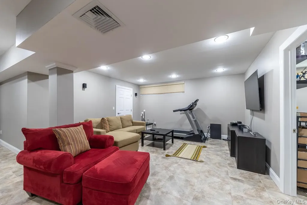 257 E Olive Street Long Beach NY 11561
