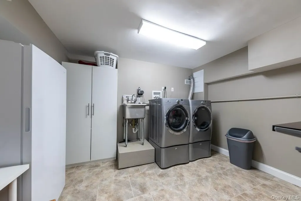 257 E Olive Street Long Beach NY 11561