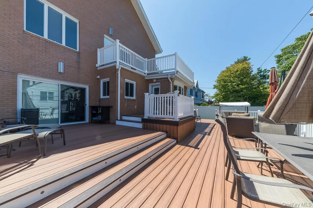 257 E Olive Street Long Beach NY 11561