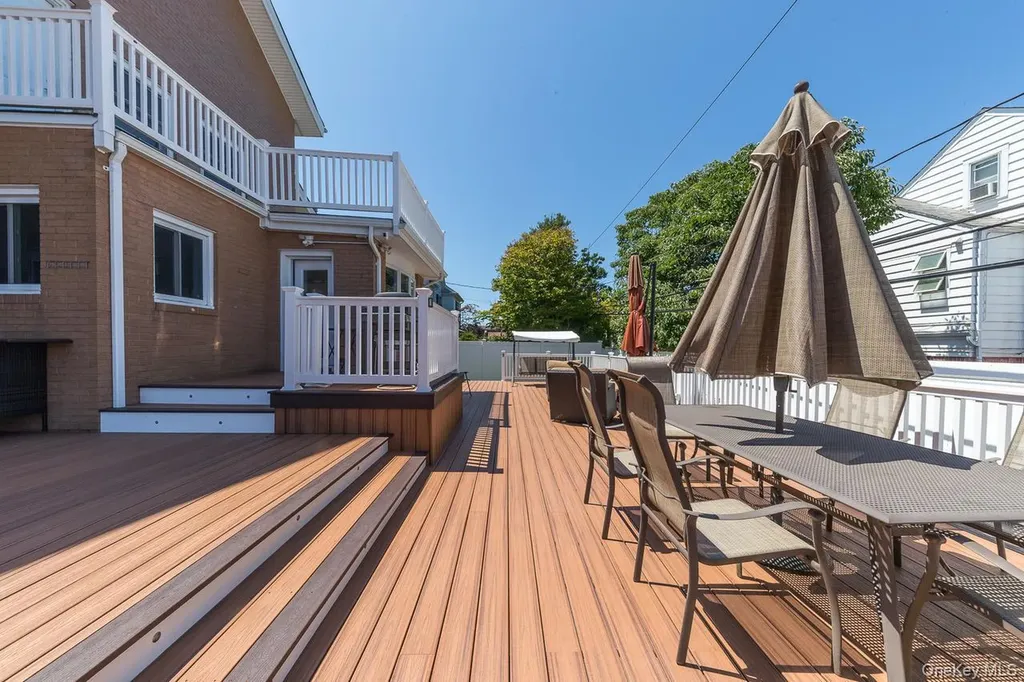 257 E Olive Street Long Beach NY 11561