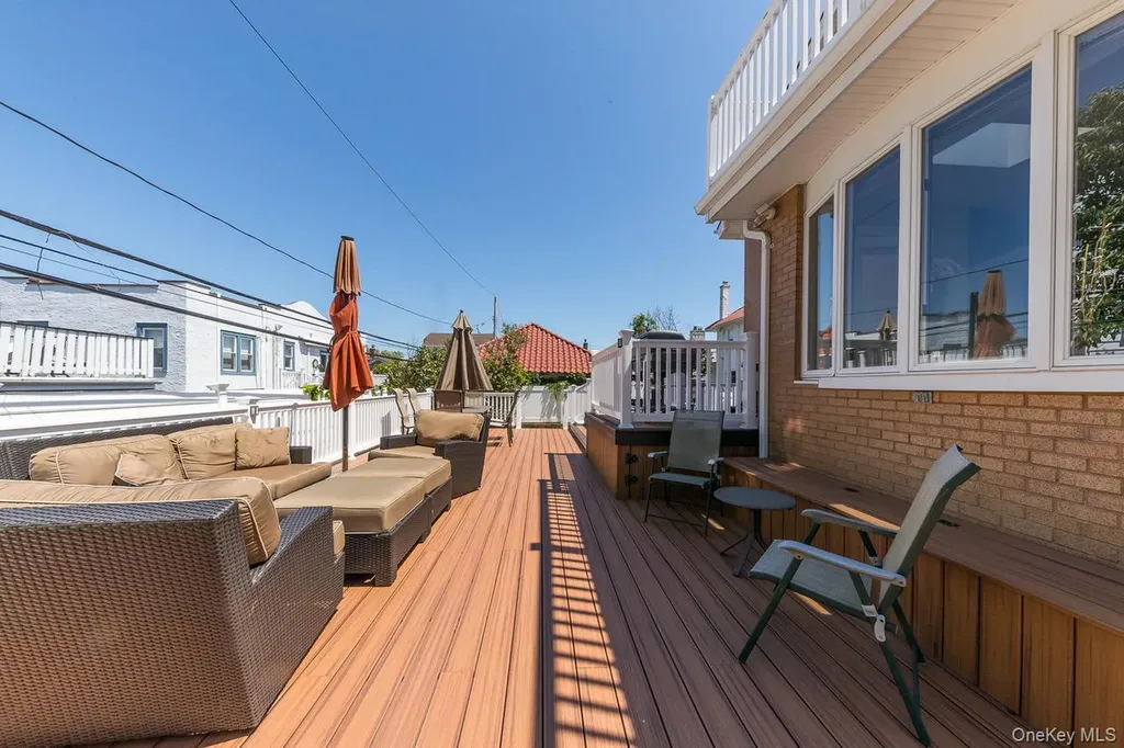 257 E Olive Street Long Beach NY 11561