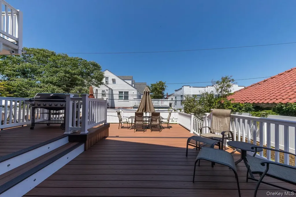 257 E Olive Street Long Beach NY 11561