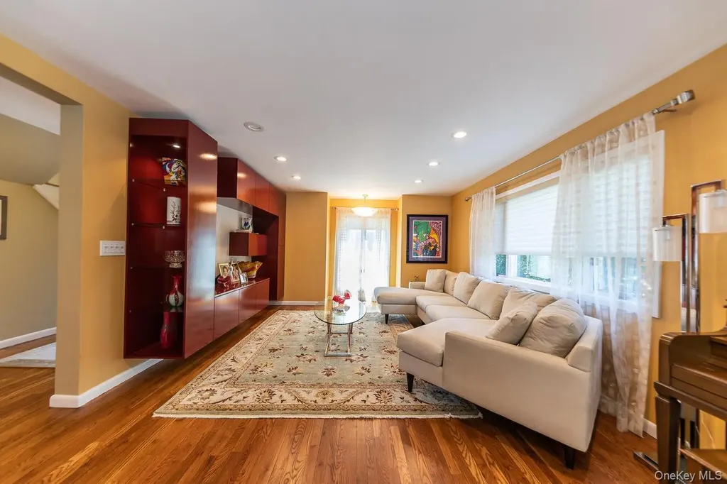 257 E Olive Street Long Beach NY 11561