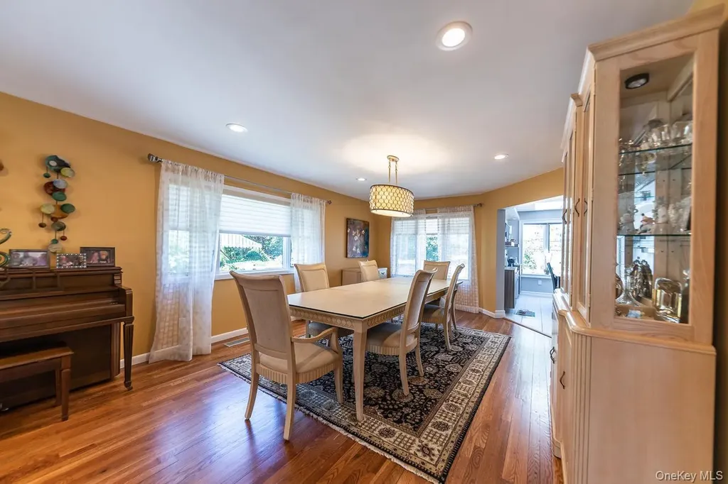 257 E Olive Street Long Beach NY 11561