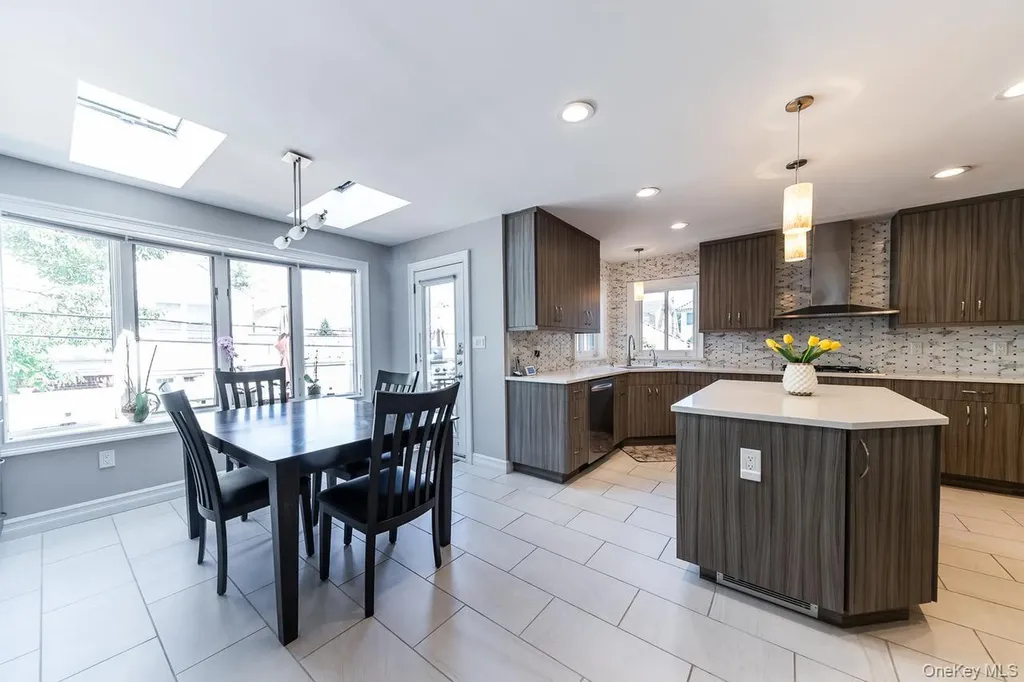 257 E Olive Street Long Beach NY 11561