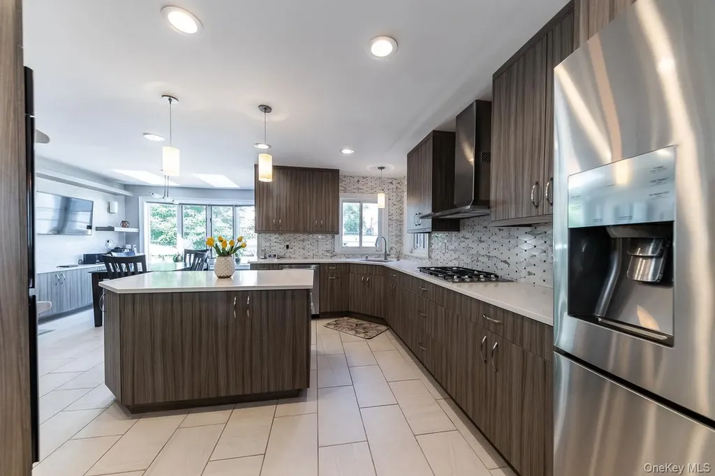 257 E Olive Street Long Beach NY 11561