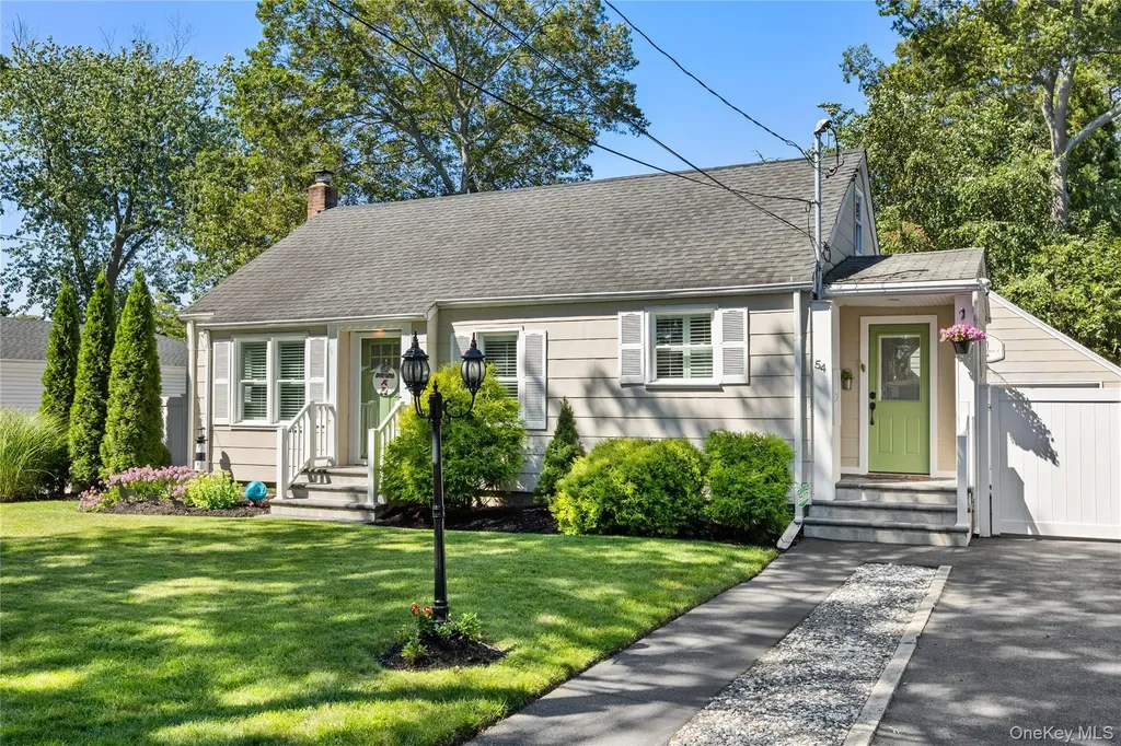 54 Rowland Street Patchogue NY 11772