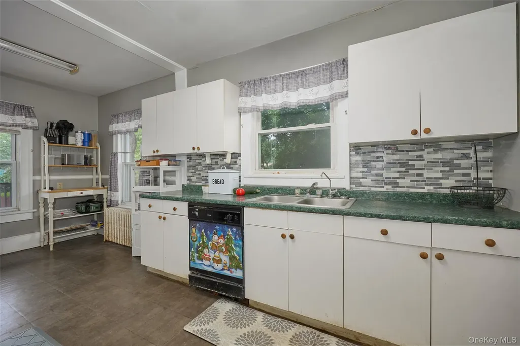13 Parkview Terrace Poughkeepsie NY 12603