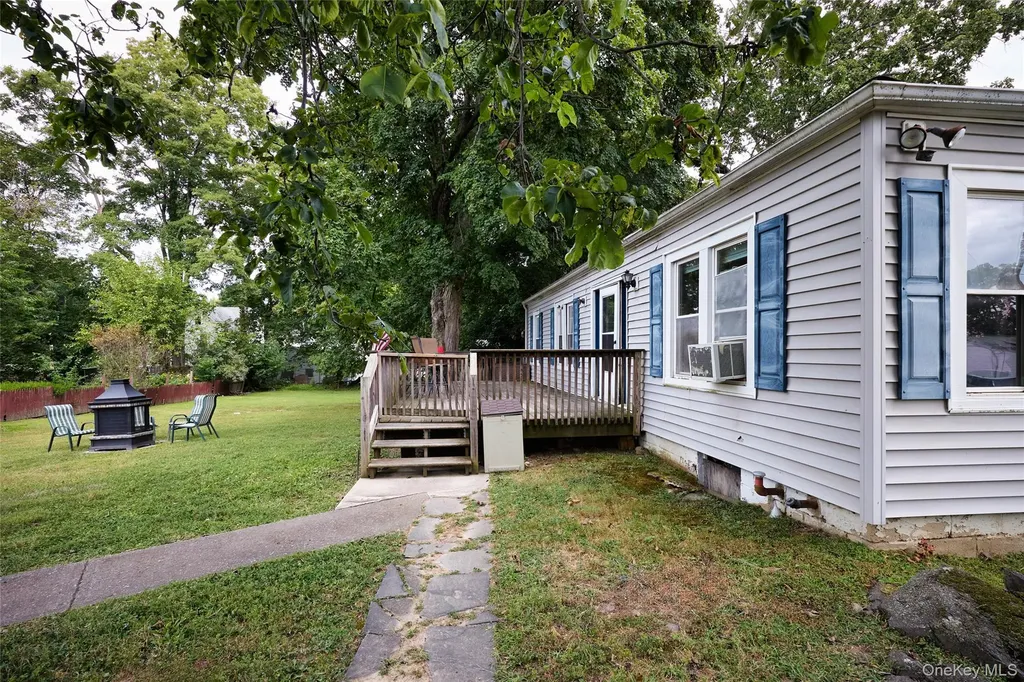 13 Parkview Terrace Poughkeepsie NY 12603