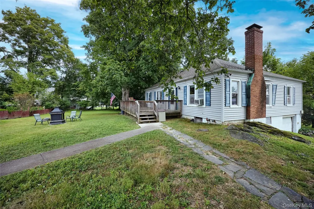 13 Parkview Terrace Poughkeepsie NY 12603