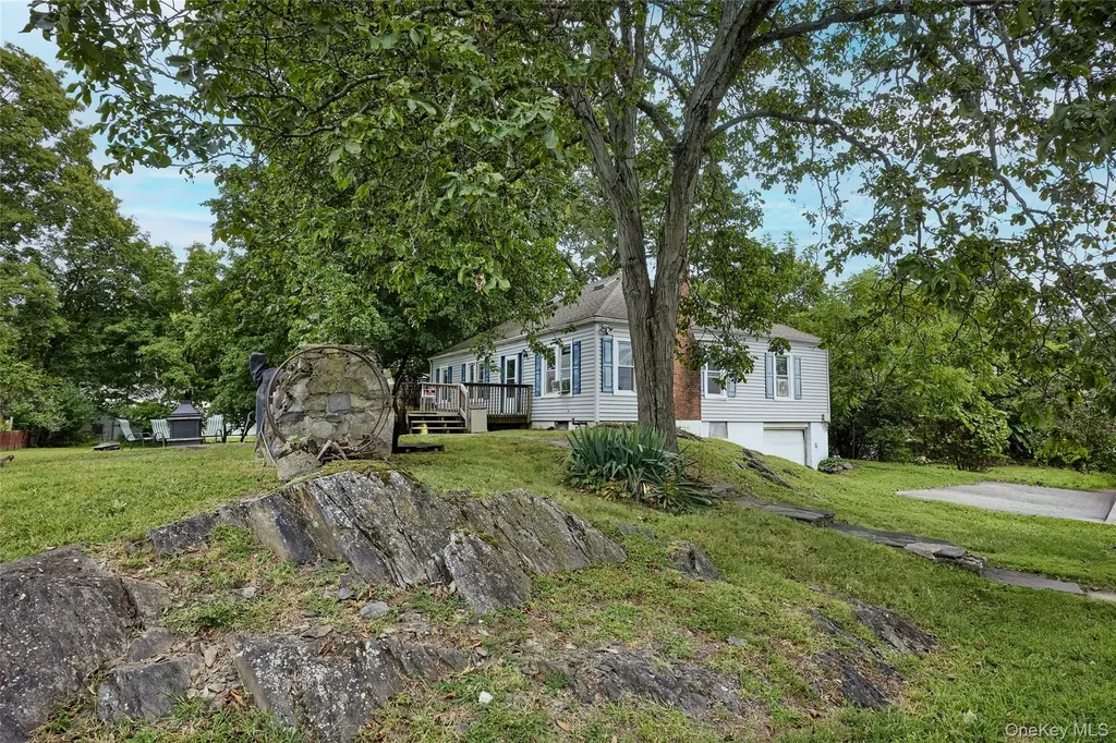 13 Parkview Terrace Poughkeepsie NY 12603