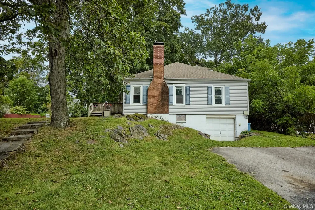 13 Parkview Terrace Poughkeepsie NY 12603