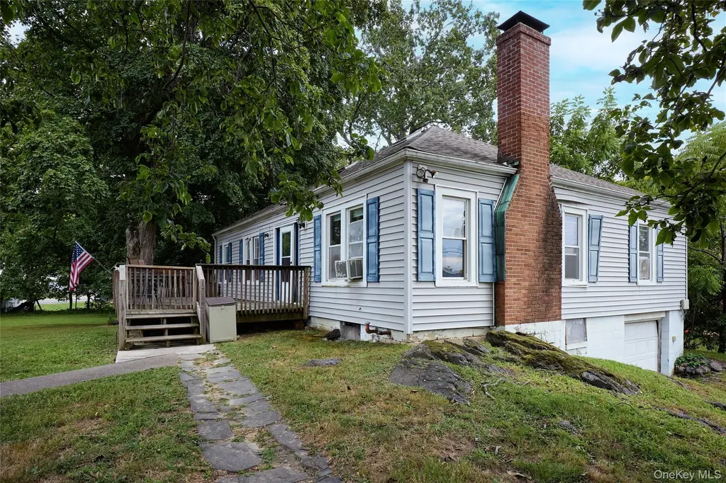 13 Parkview Terrace Poughkeepsie NY 12603