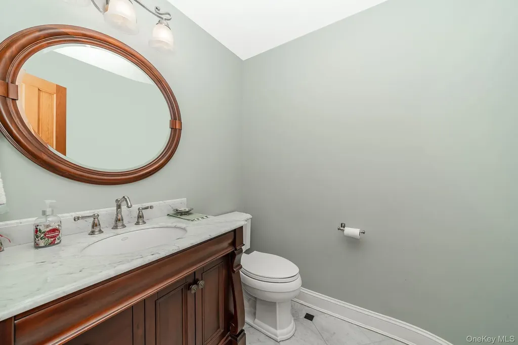 43 Duck Lane West Islip NY 11795