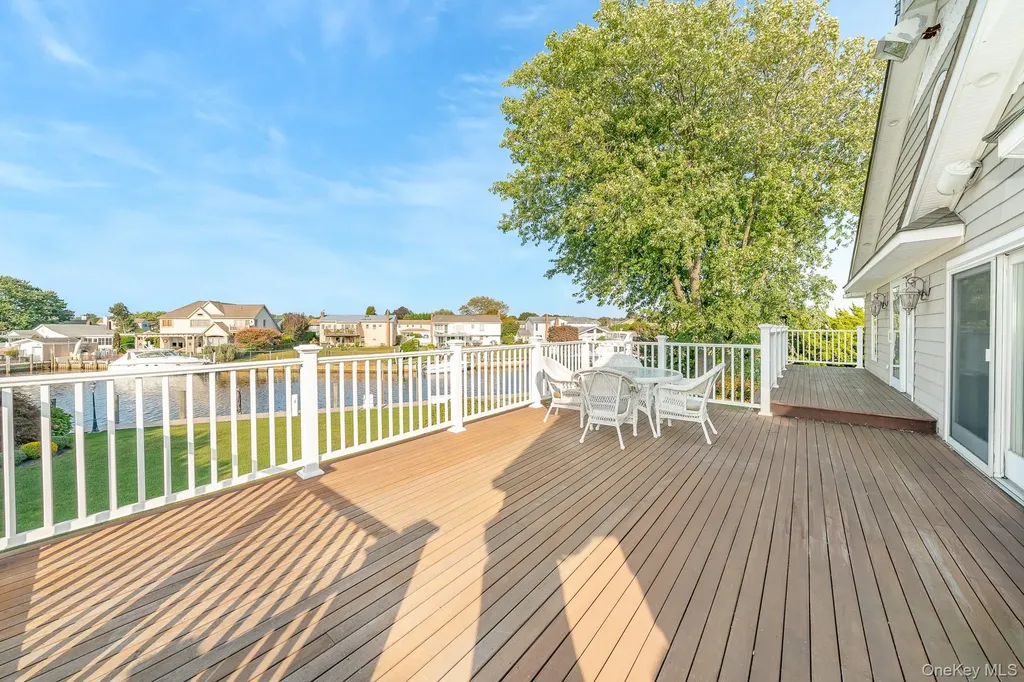 43 Duck Lane West Islip NY 11795