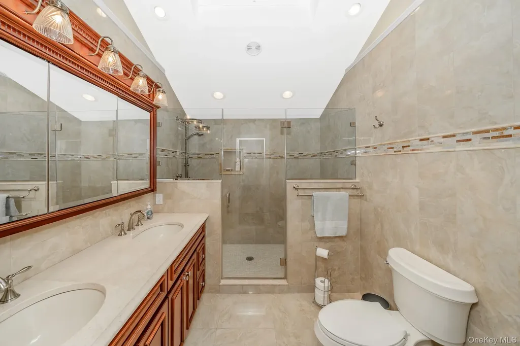 43 Duck Lane West Islip NY 11795