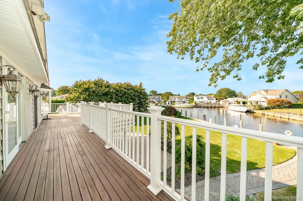 43 Duck Lane West Islip NY 11795