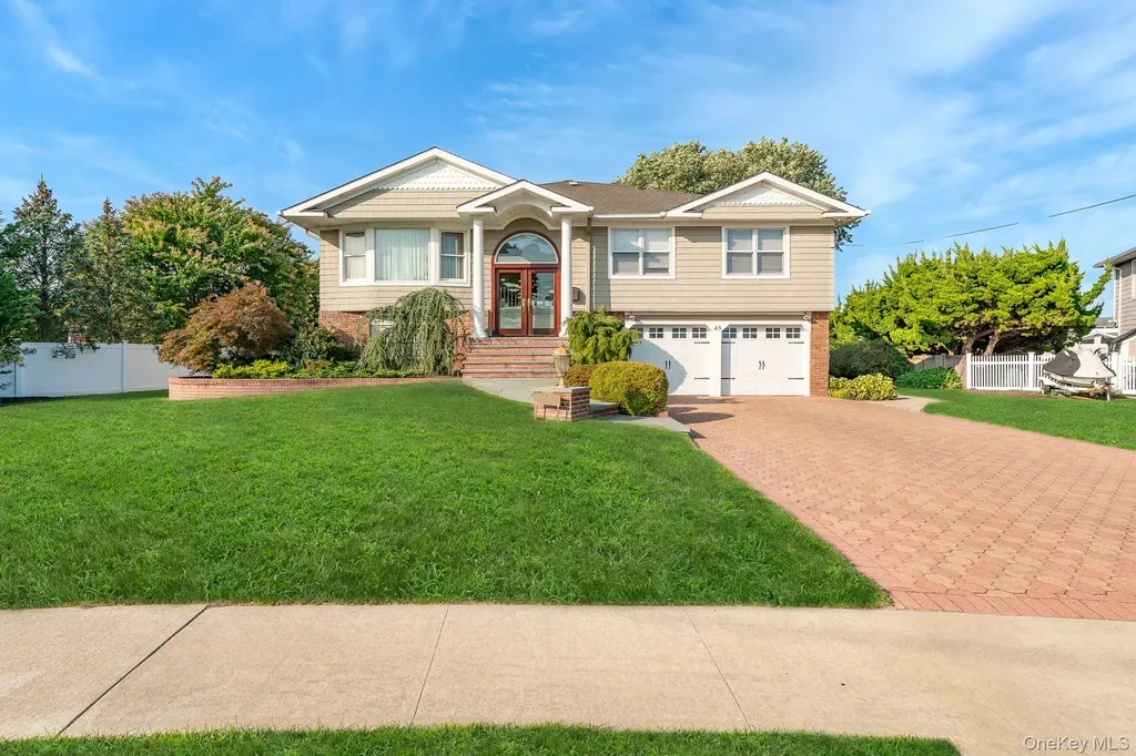 43 Duck Lane West Islip NY 11795