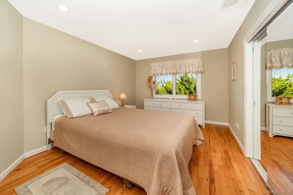 43 Duck Lane West Islip NY 11795