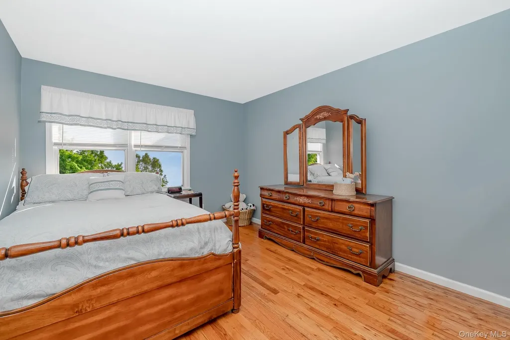 43 Duck Lane West Islip NY 11795