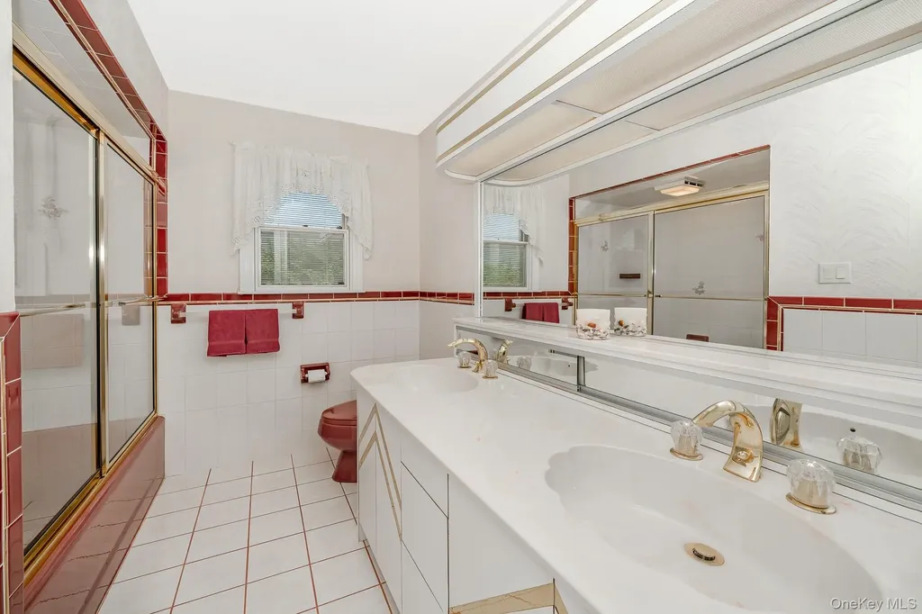 43 Duck Lane West Islip NY 11795