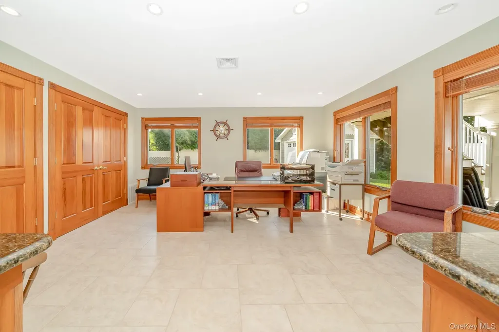 43 Duck Lane West Islip NY 11795