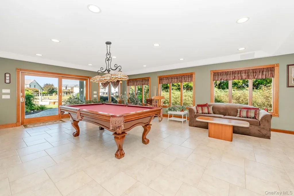 43 Duck Lane West Islip NY 11795