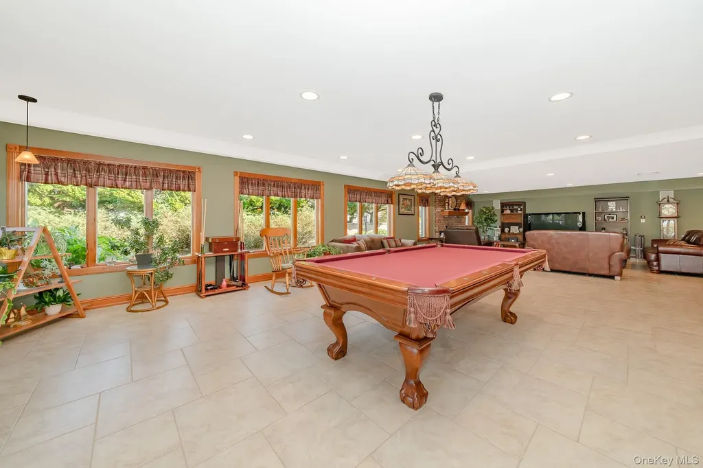 43 Duck Lane West Islip NY 11795